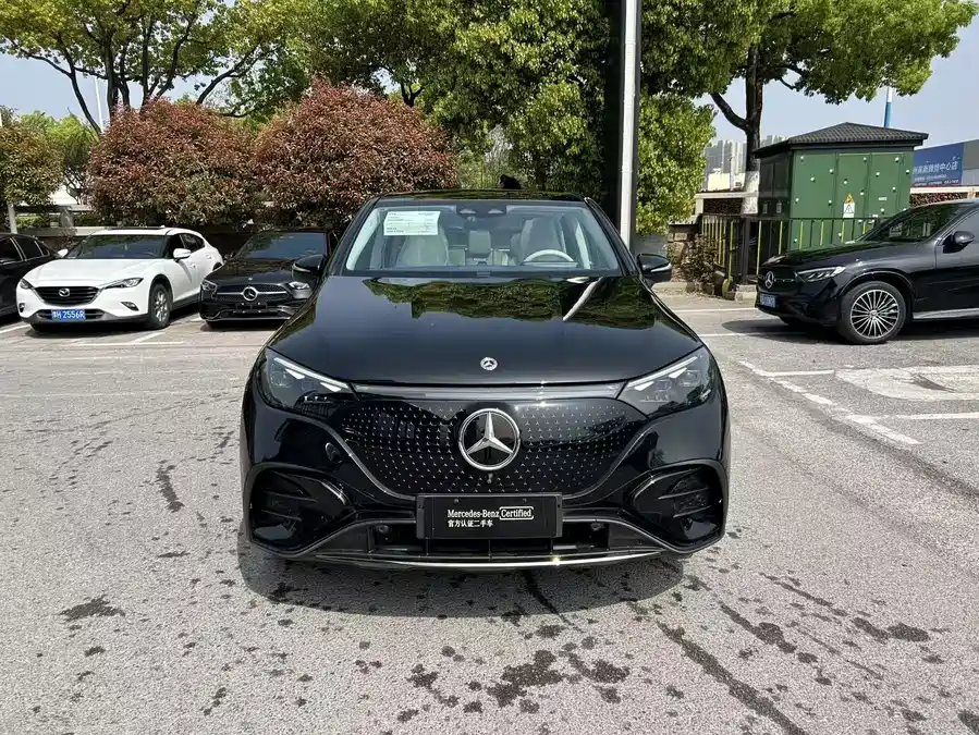 Mercedes Benz EQE SUV