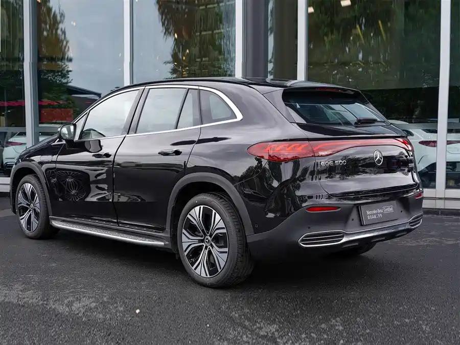 Mercedes Benz EQE SUV