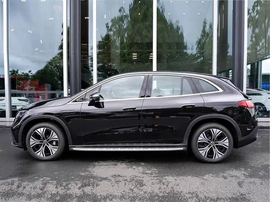 Mercedes Benz EQE SUV