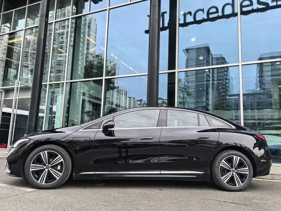Mercedes Benz EQE