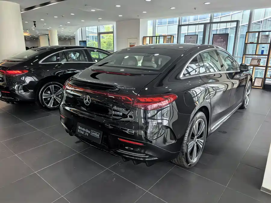 Mercedes Benz EQE