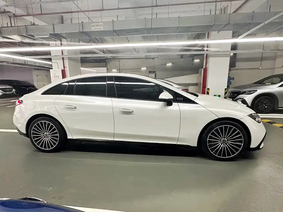 Mercedes Benz EQE