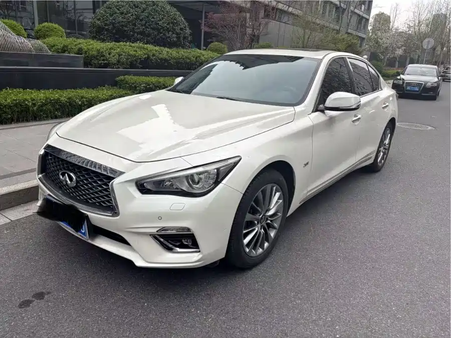 Infiniti Q50L