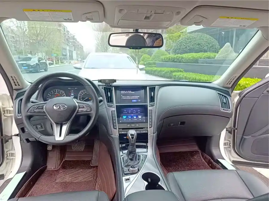 Infiniti Q50L