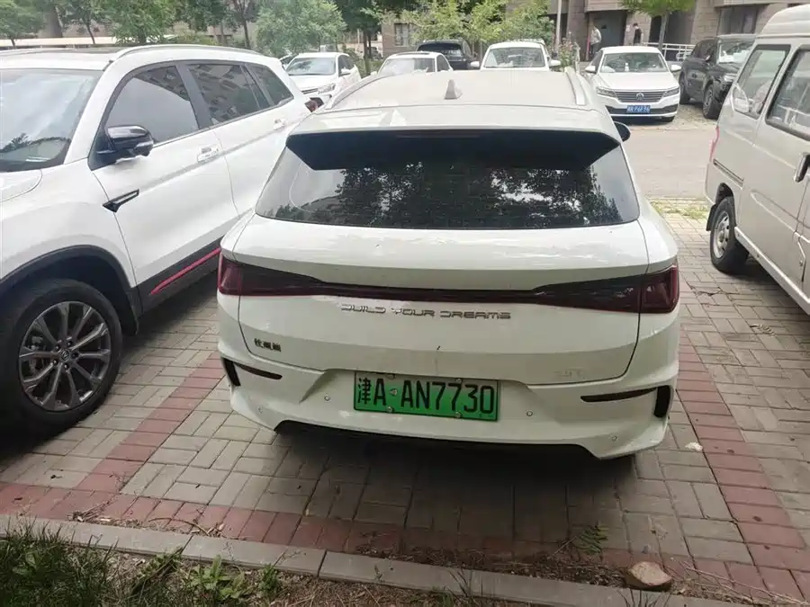 BYD e2