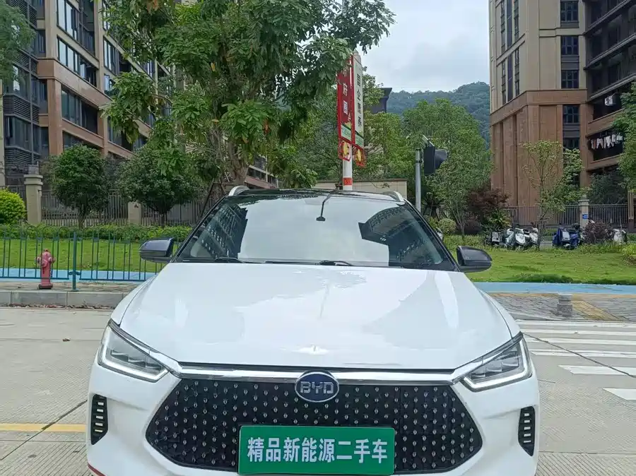 BYD e2