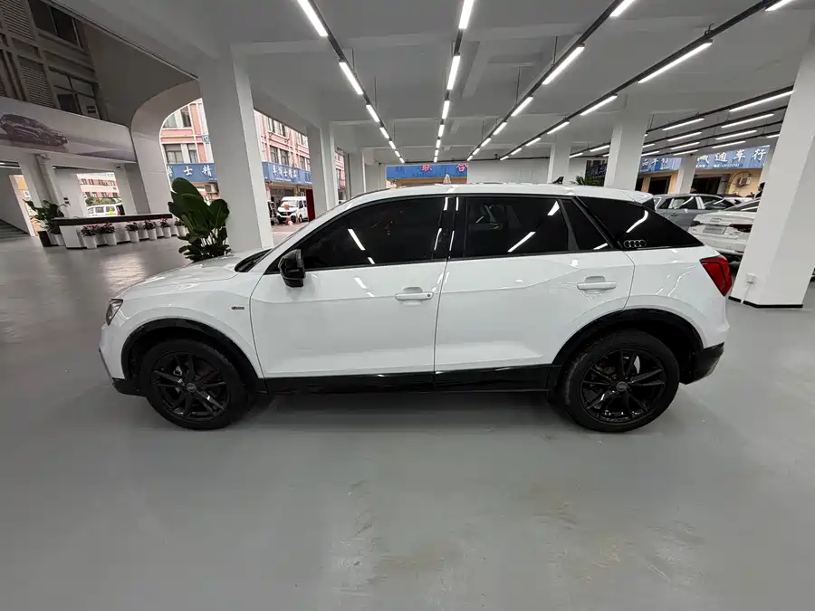 Audi Q2L