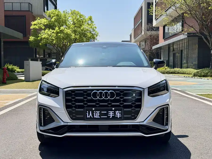 Audi Q2L
