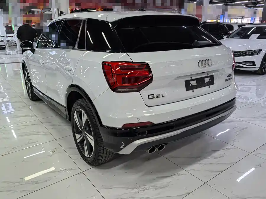 Audi Q2L