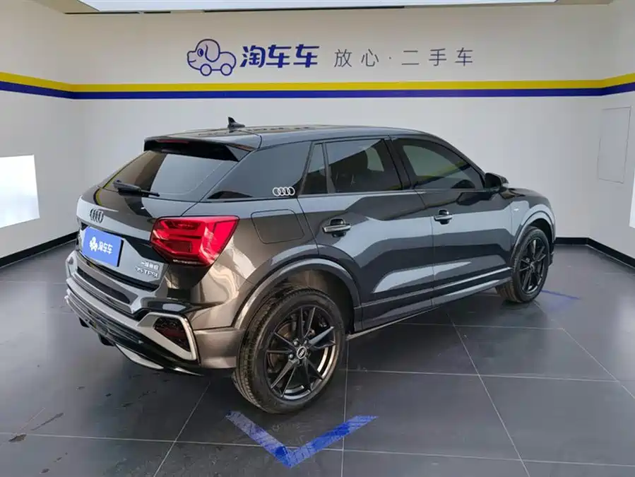 Audi Q2L