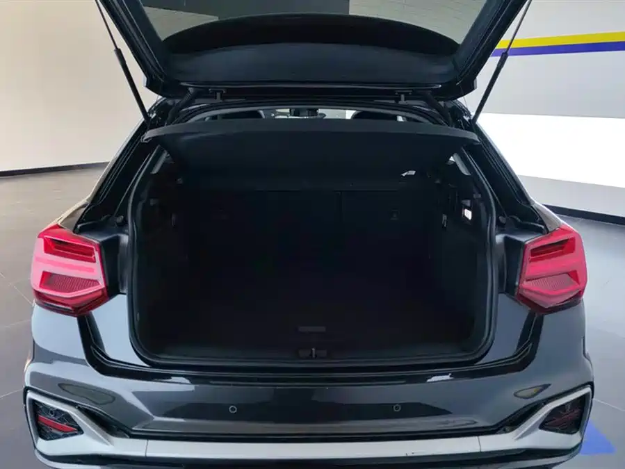 Audi Q2L
