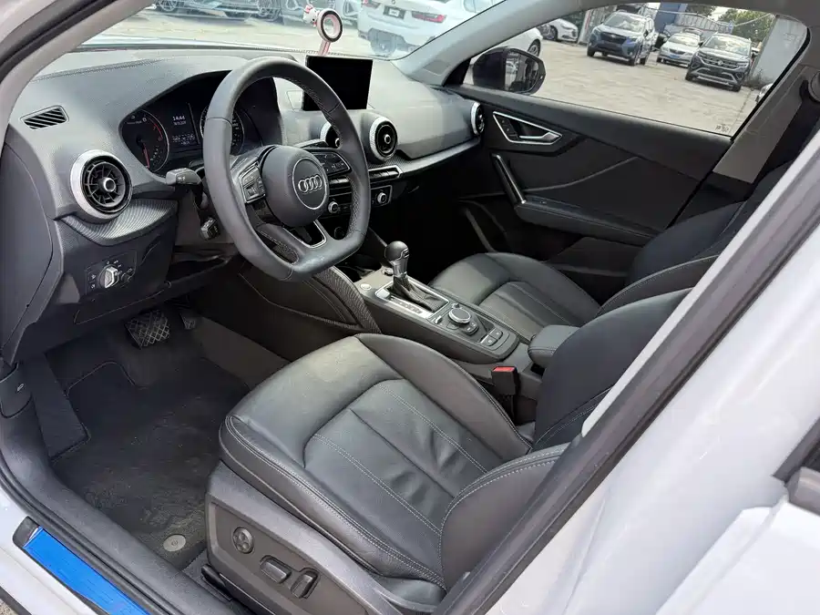 Audi Q2L
