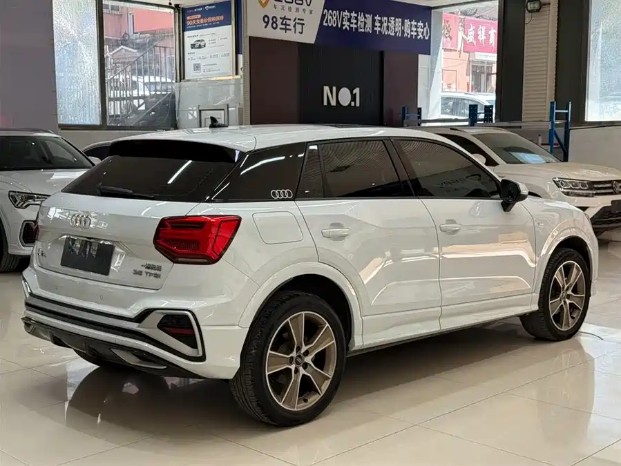 Audi Q2L
