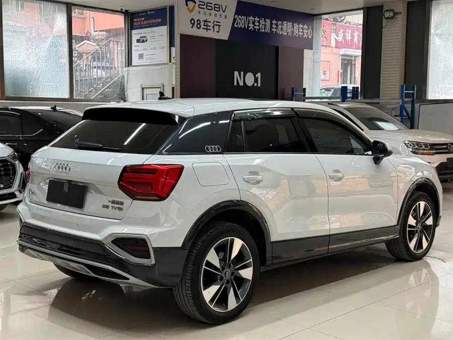 Audi Q2L