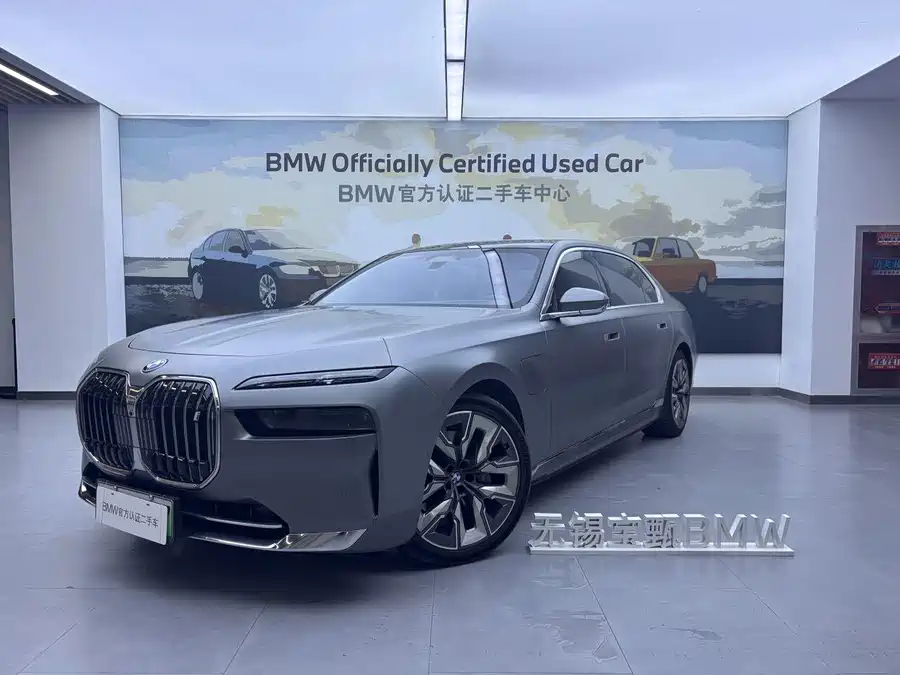 BMW i7