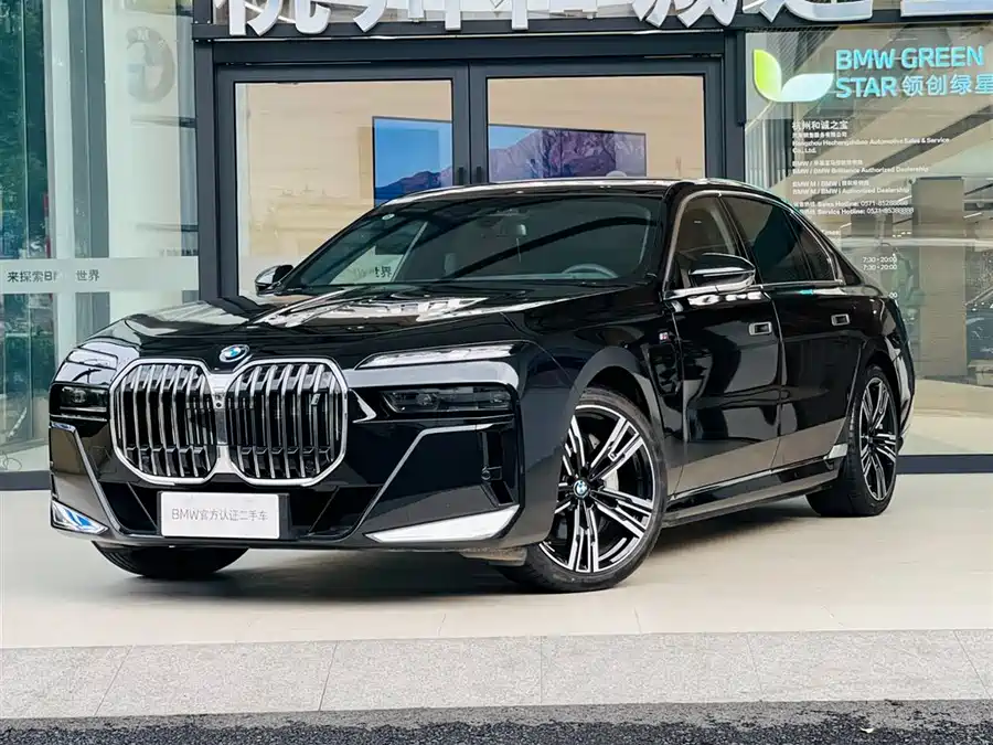 BMW i7