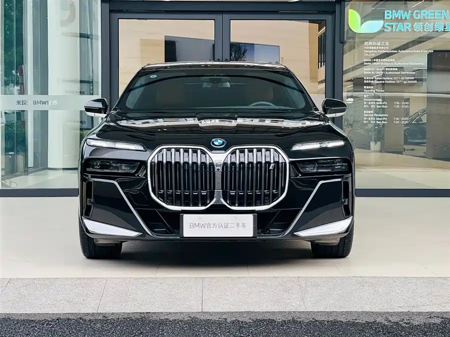 BMW i7