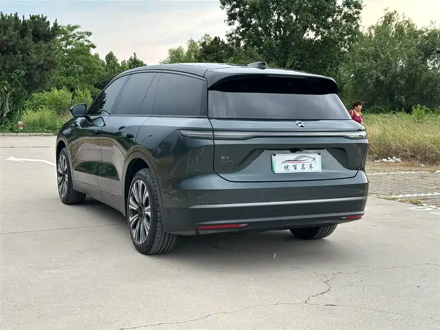 NIO ES8