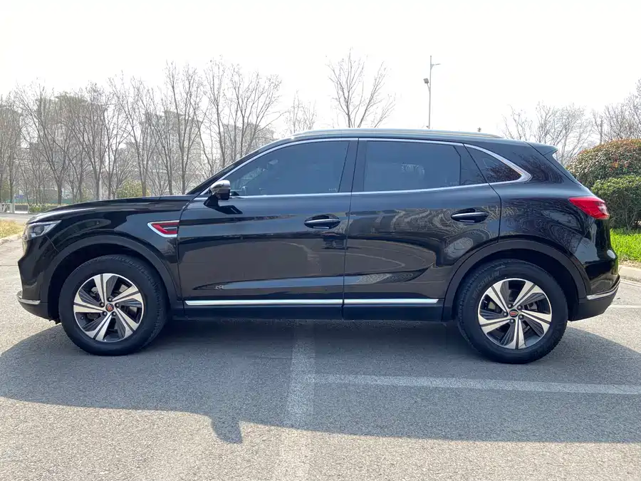 Hongqi HS5