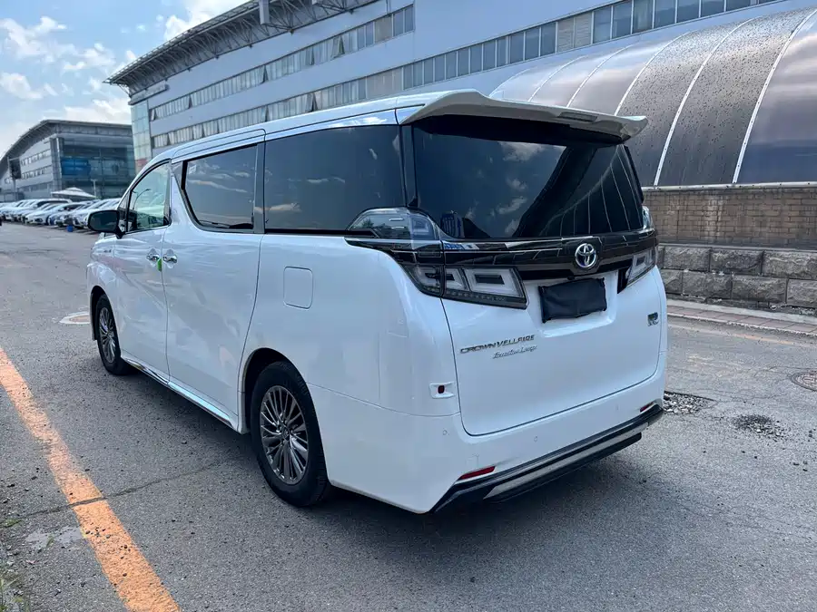Toyota Crown Vellfire