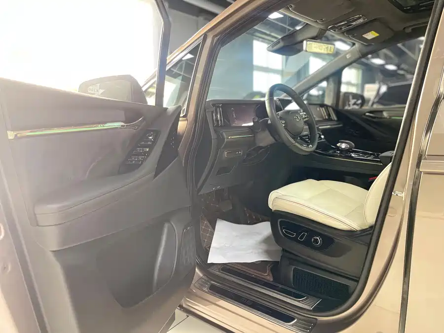 GAC Trumpchi M8
