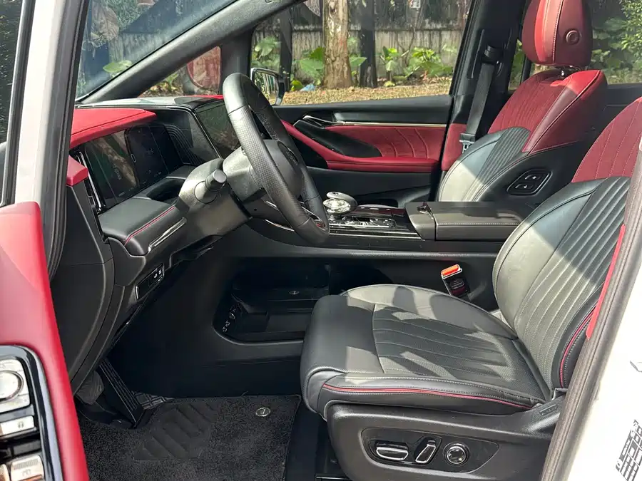 GAC Trumpchi M8