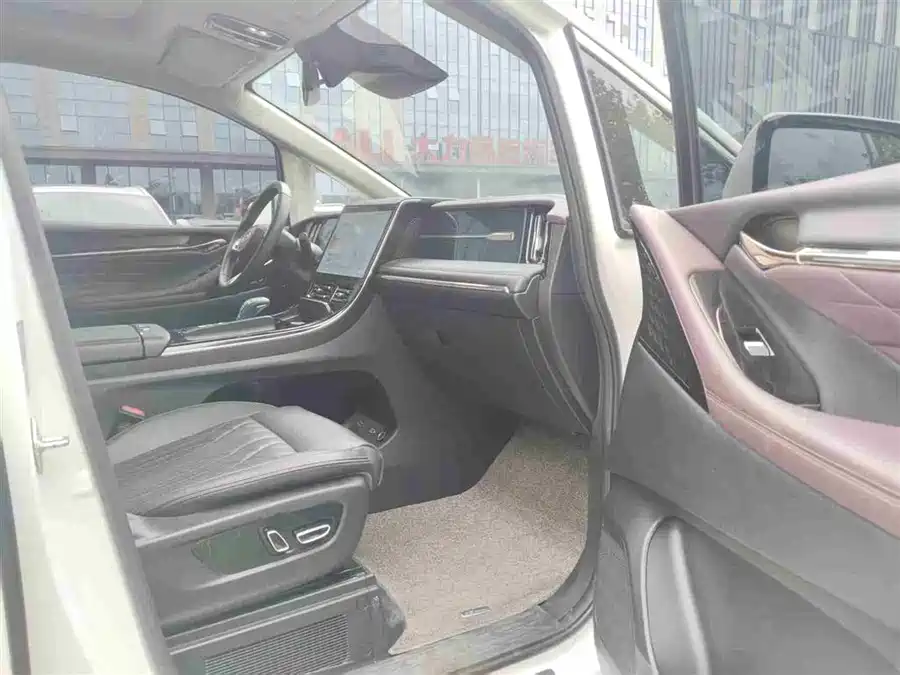 GAC Trumpchi M8