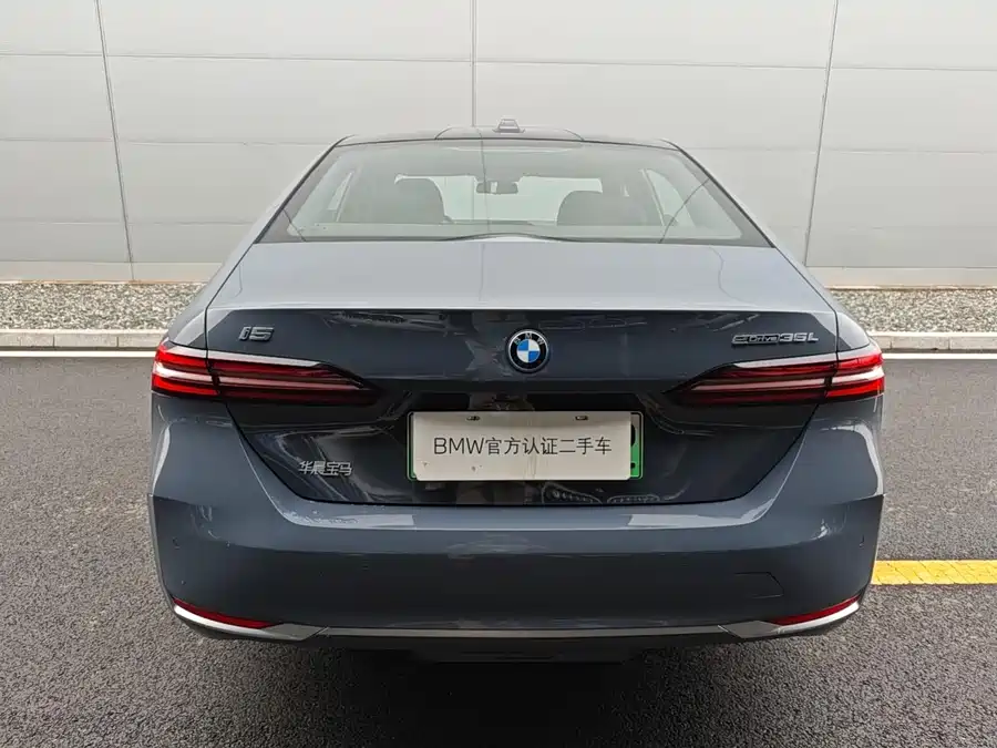 BMW i5