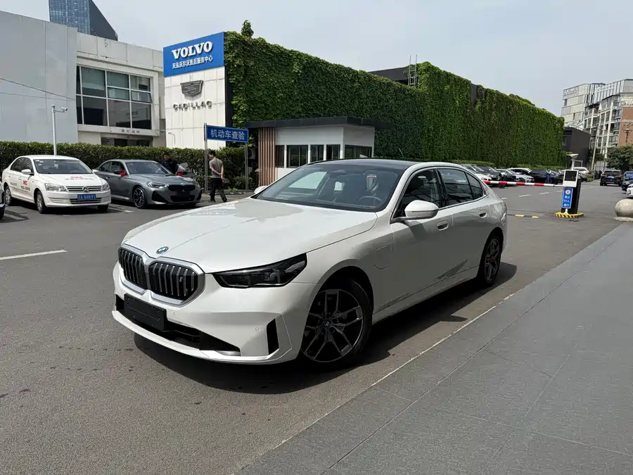 BMW i5