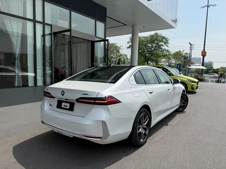 BMW i5