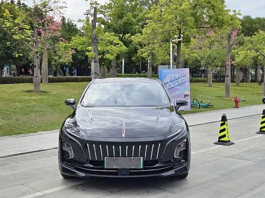 Hongqi E-QM5