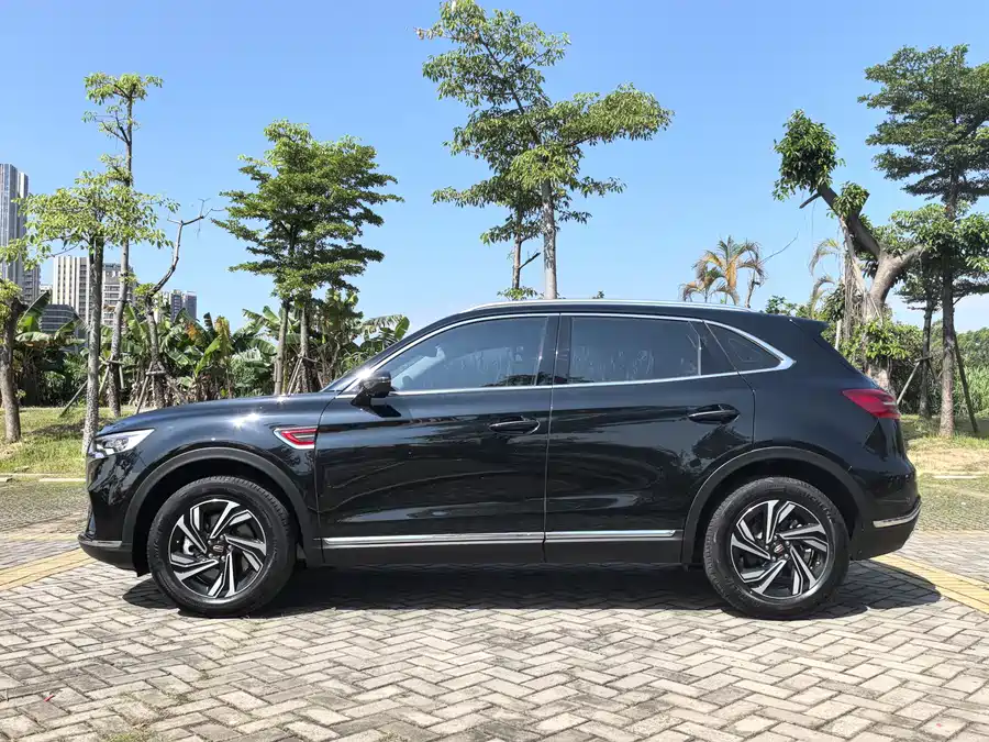 Hongqi HS5