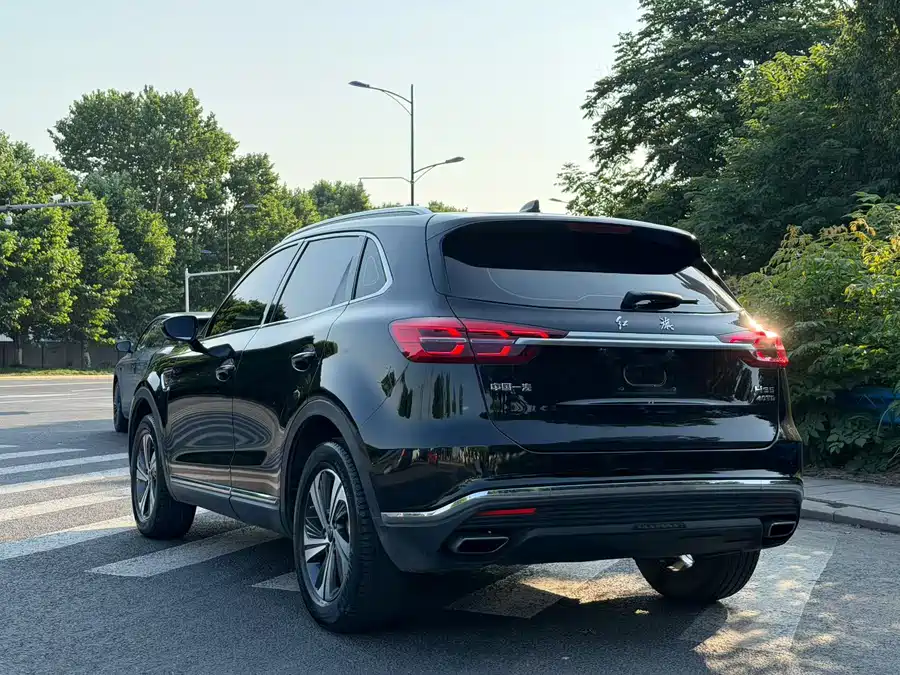Hongqi HS5