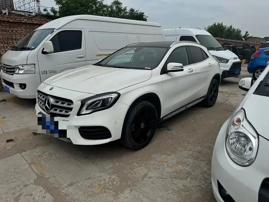 Mercedes Benz GLA