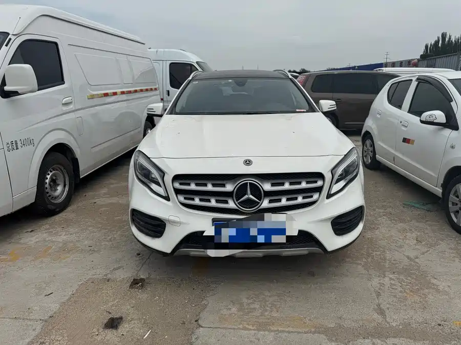 Mercedes Benz GLA