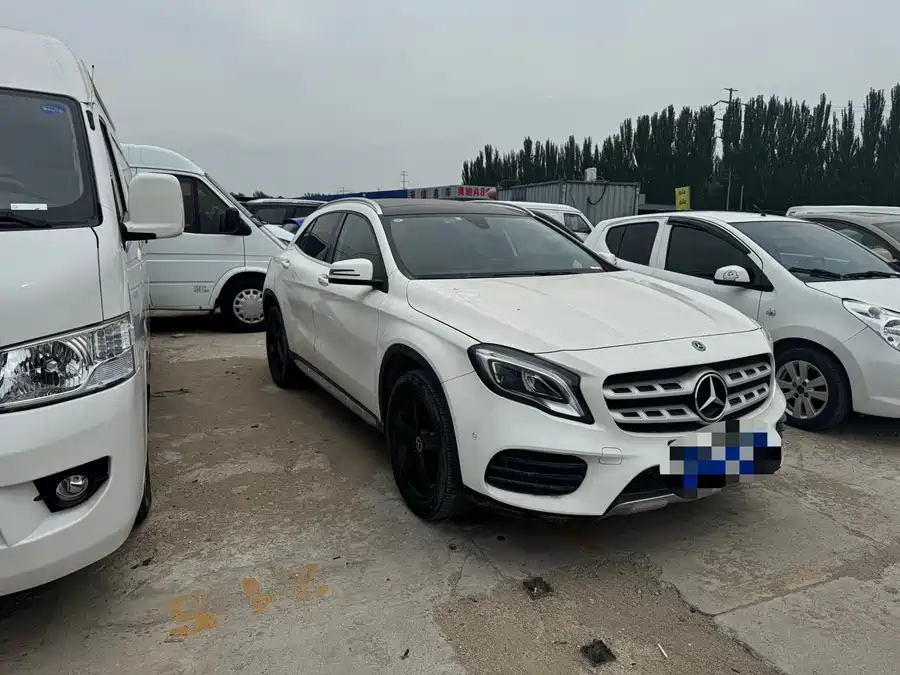 Mercedes Benz GLA