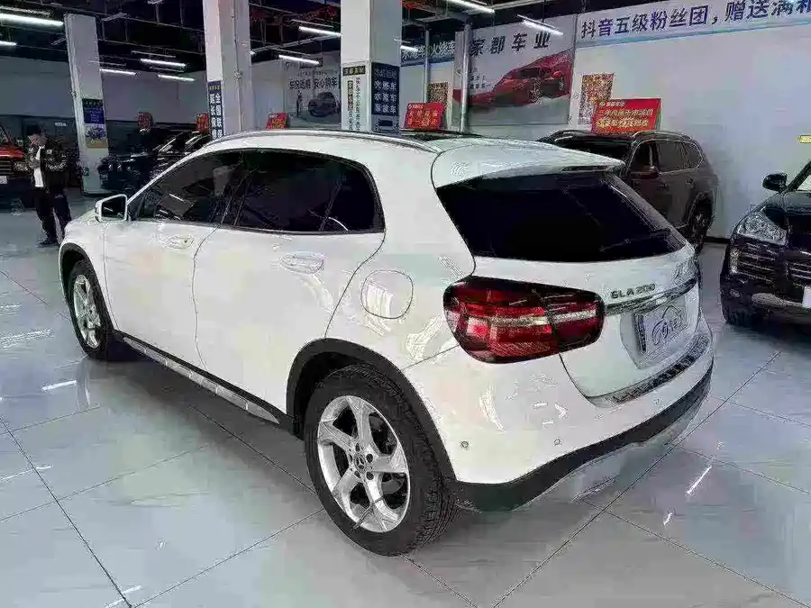 Mercedes Benz GLA