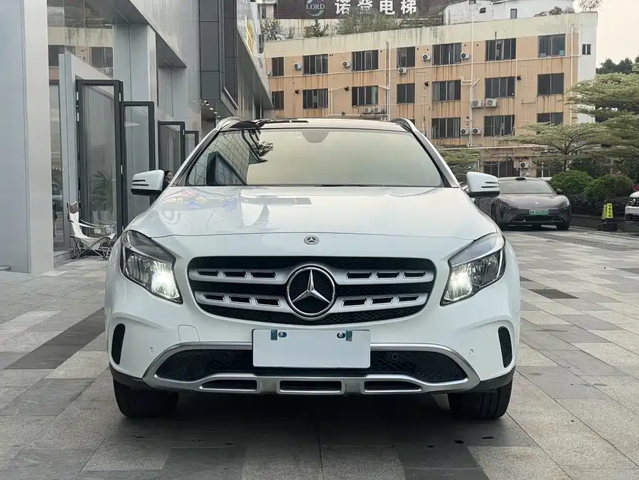 Mercedes Benz GLA