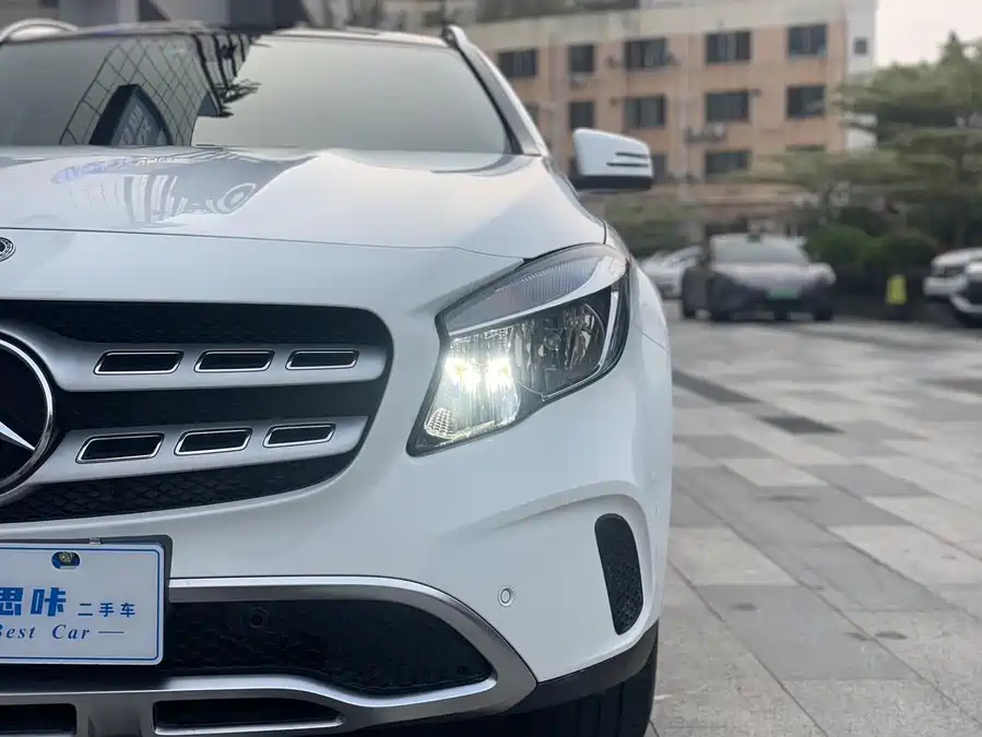 Mercedes Benz GLA