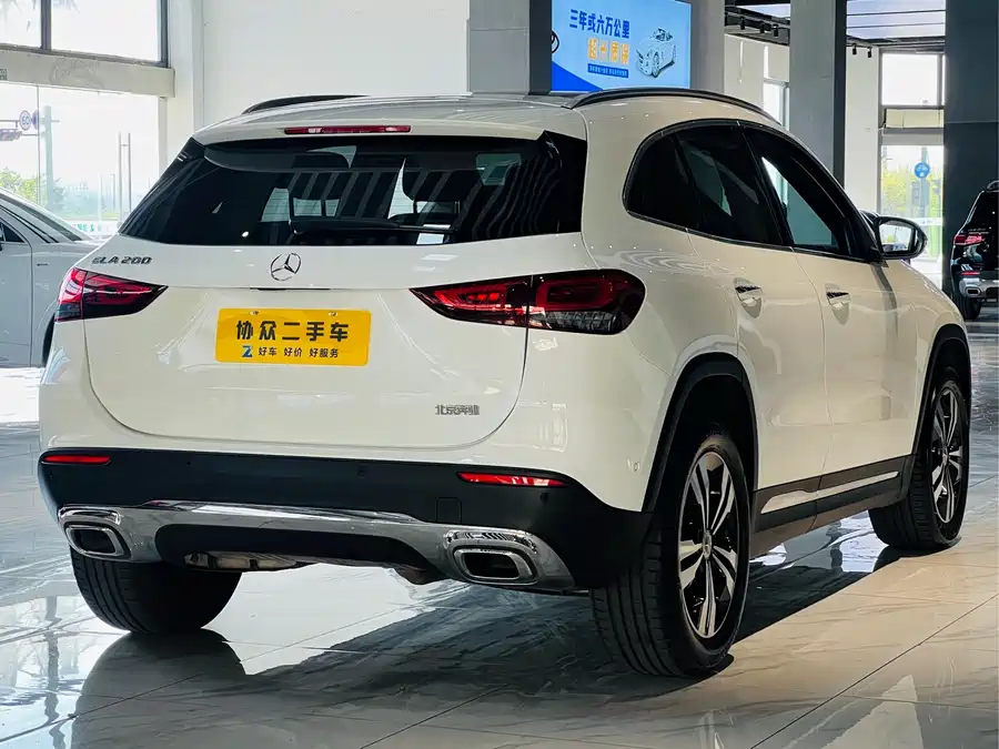 Mercedes Benz GLA
