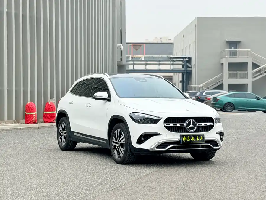 Mercedes Benz GLA