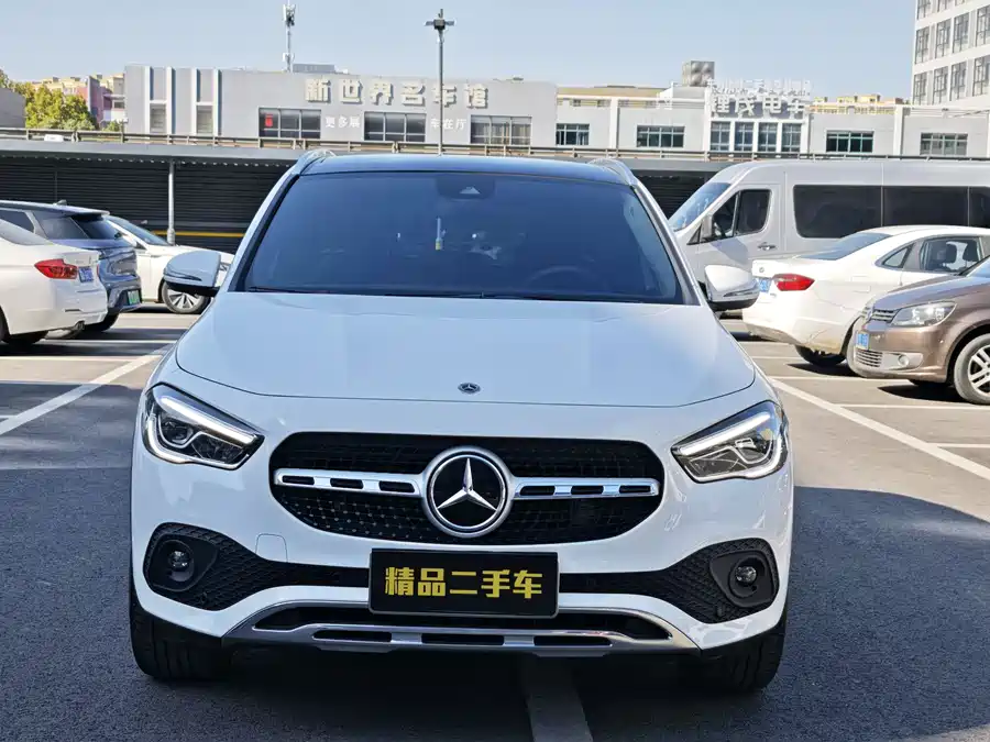 Mercedes Benz GLA