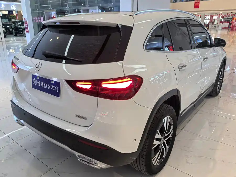 Mercedes Benz GLA