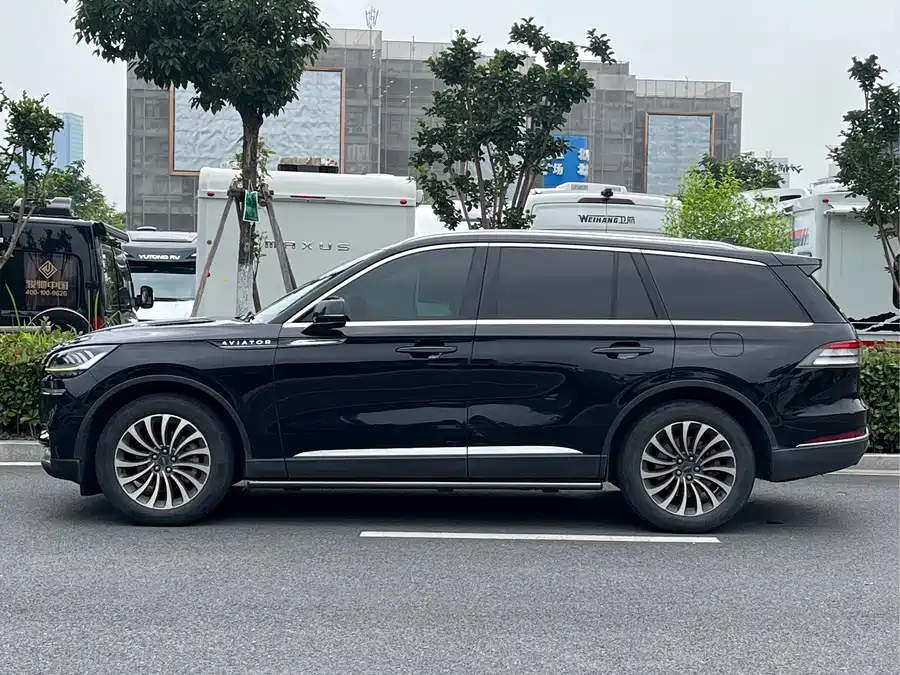 Lincoln Aviator