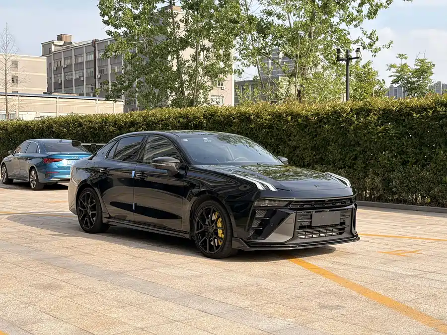 Lynk & Co 03