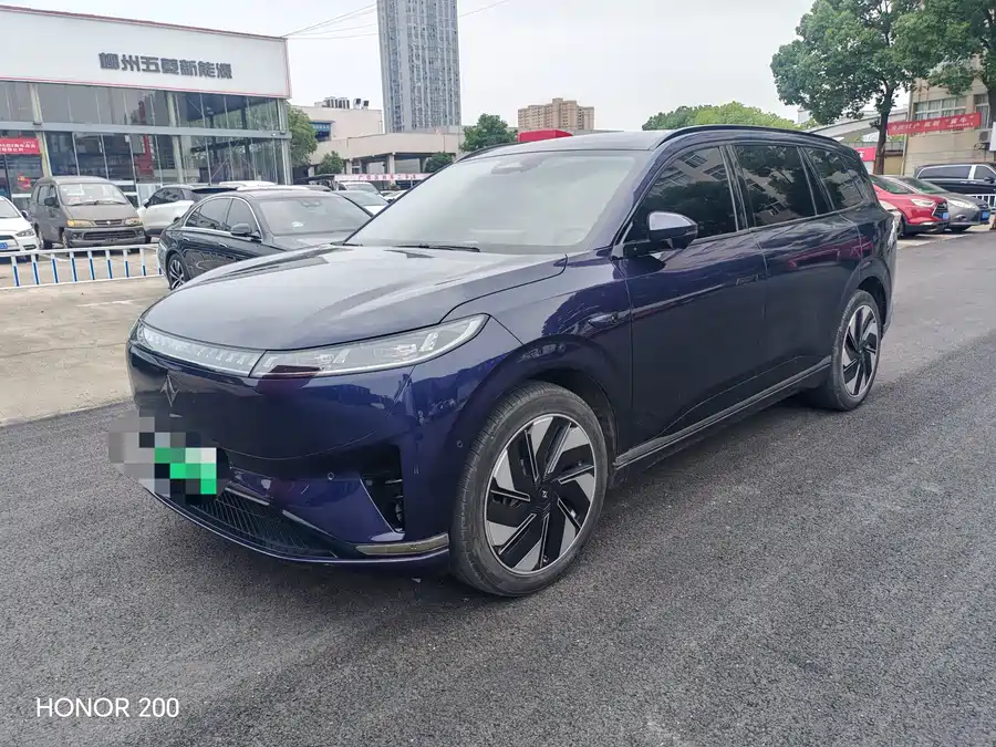 Dongfeng eπ008