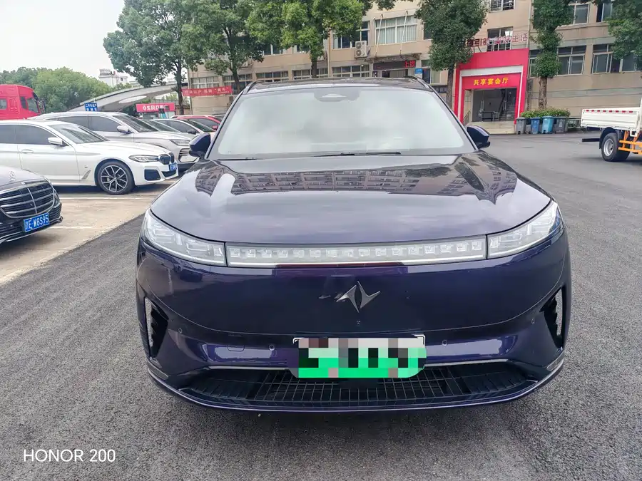 Dongfeng eπ008