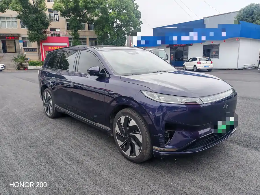 Dongfeng eπ008