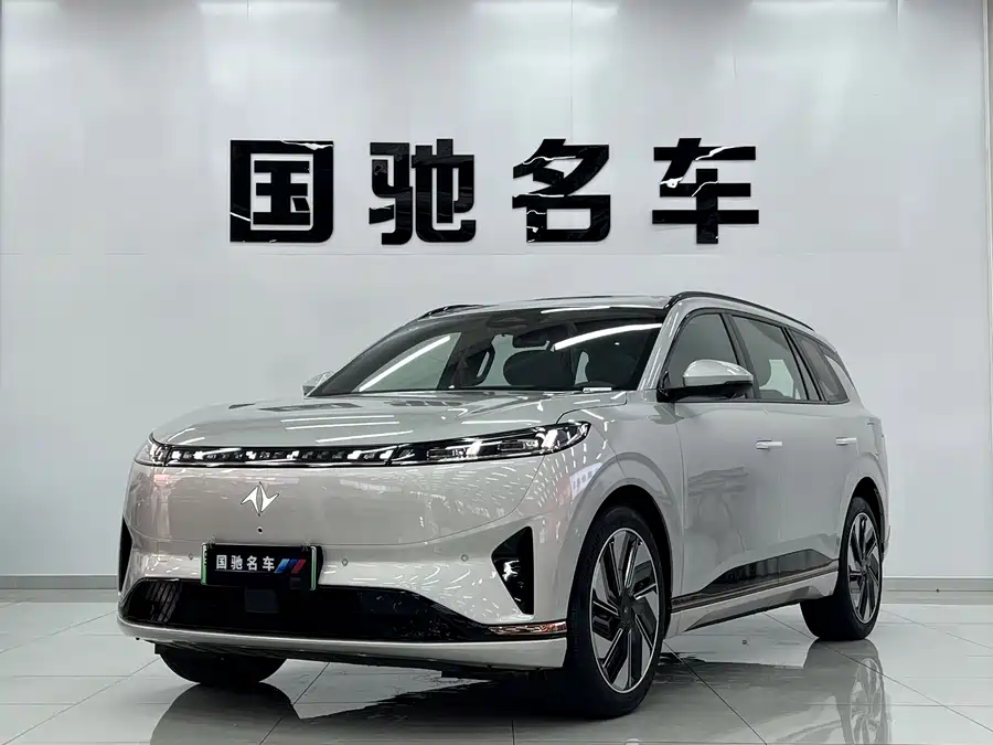 Dongfeng eπ008