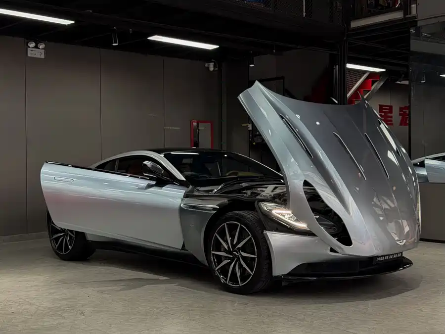 Aston Martin DB11